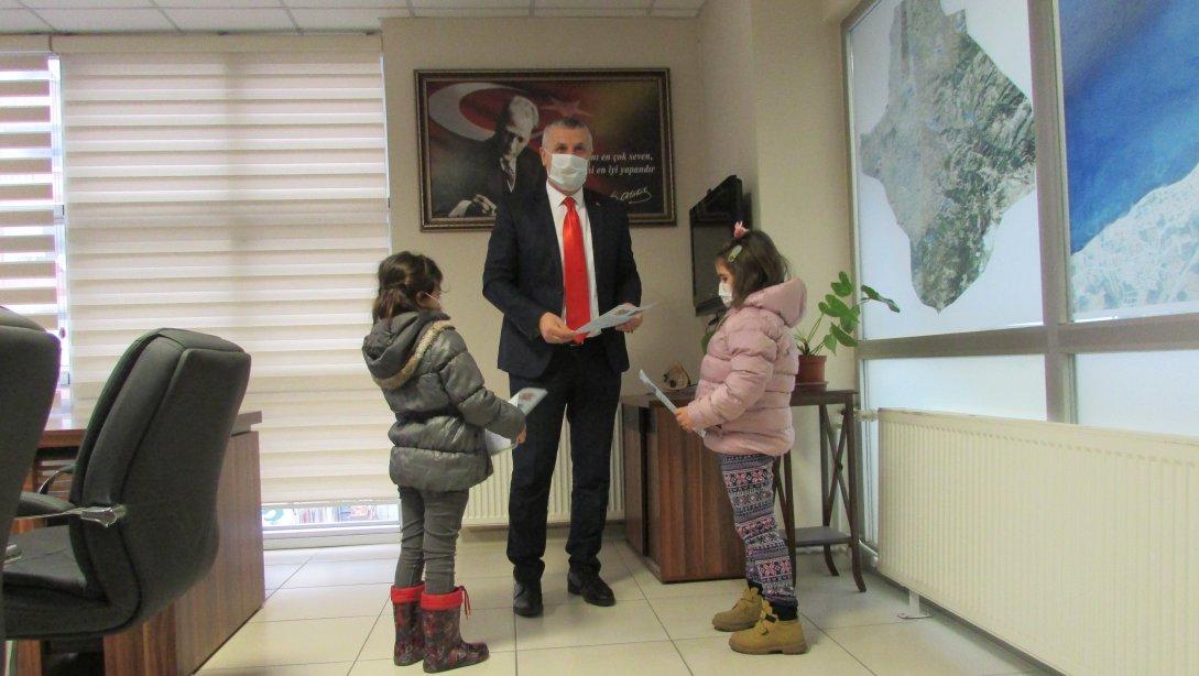 Öğrencilerden İlçe Milli Eğitim Müdürü Sayın Bora ZİHNİ'ye Ziyaret