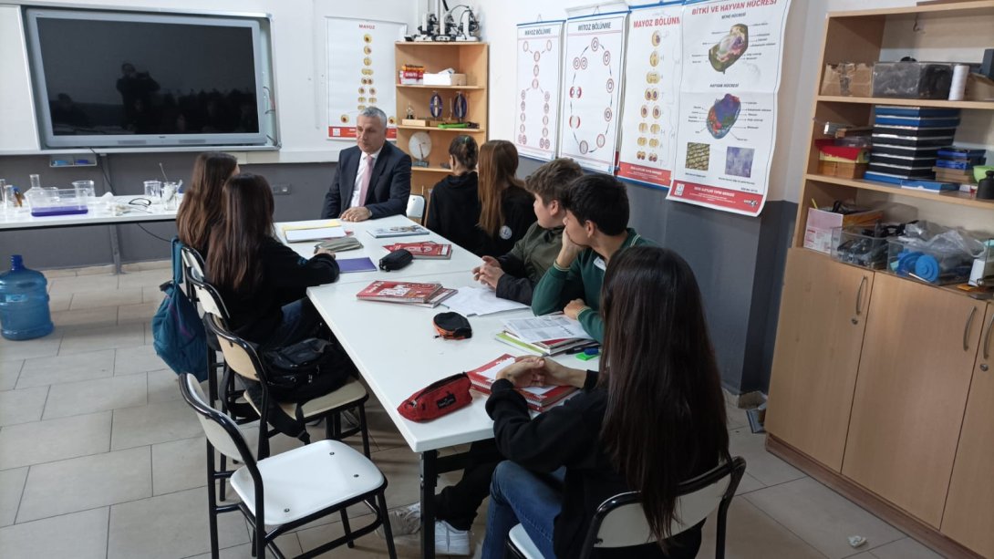 İlçe Milli Eğitim Müdürümüz Gazi İlkokulu ve Şehit Ahmet Çelik Ortaokulu'nu Ziyaret Etti 