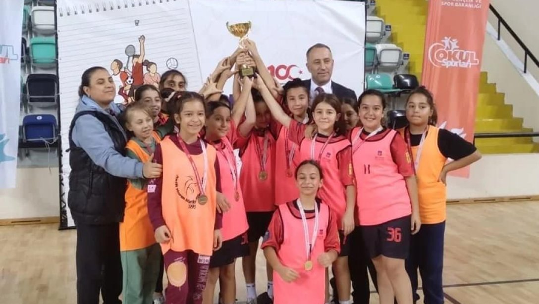 Şehit Mustafa Serin Ortaokulu Hentbol İl Birincisi Oldu