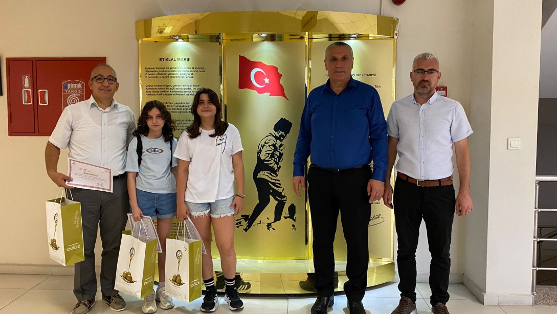 Burhaniye Bilim ve Sanat Merkezi TUBİTAK Ortaokul Öğrencileri Araştırma Projeleri Yarışması  Türkiye Finallerinde İkinci olan Öğrencilerimiz Müdürümüzü Ziyaret Ettiler