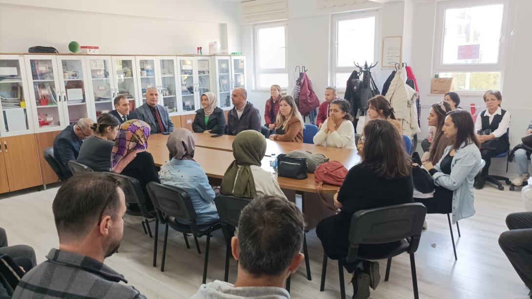 Kaymakamımız Şehit Pilot Üsteğmen Erdem Mut Ortaokulu ve Türkiye Odalar Ve Borsalar Birliği Bahçelievler İlkokulunu Ziyaret Etti