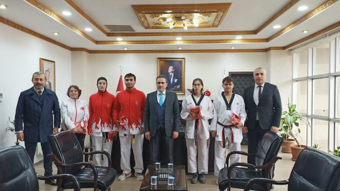 Taekwondo Branşında Dereceye Giren Öğrencilerimiz Kaymakamımızı Ziyaret Ettiler